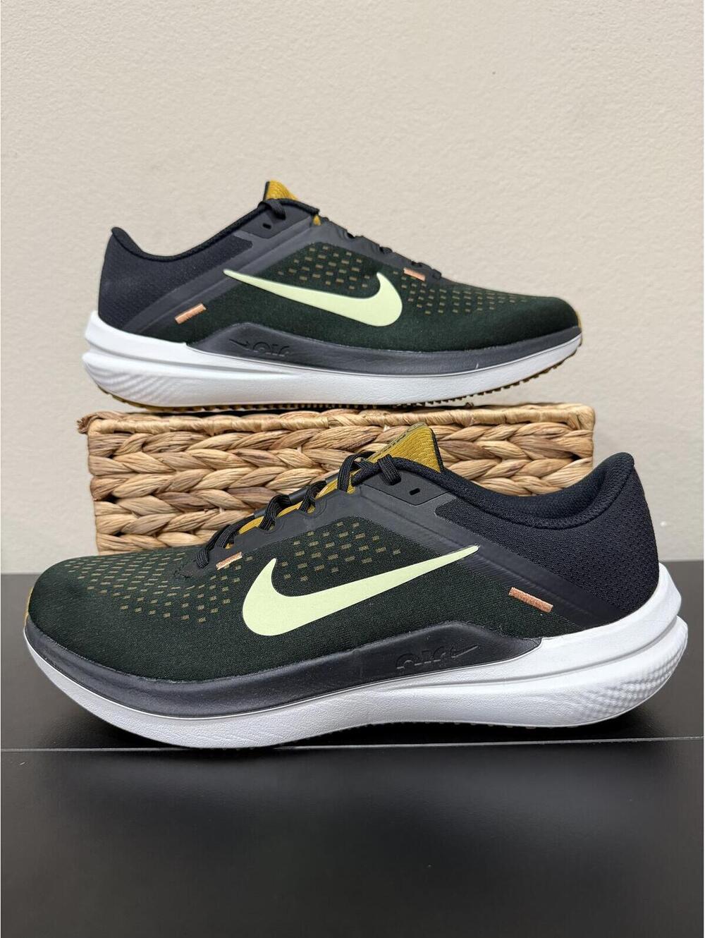 Size 11.5 - Nike Winflo 10 “Black Bronzine”